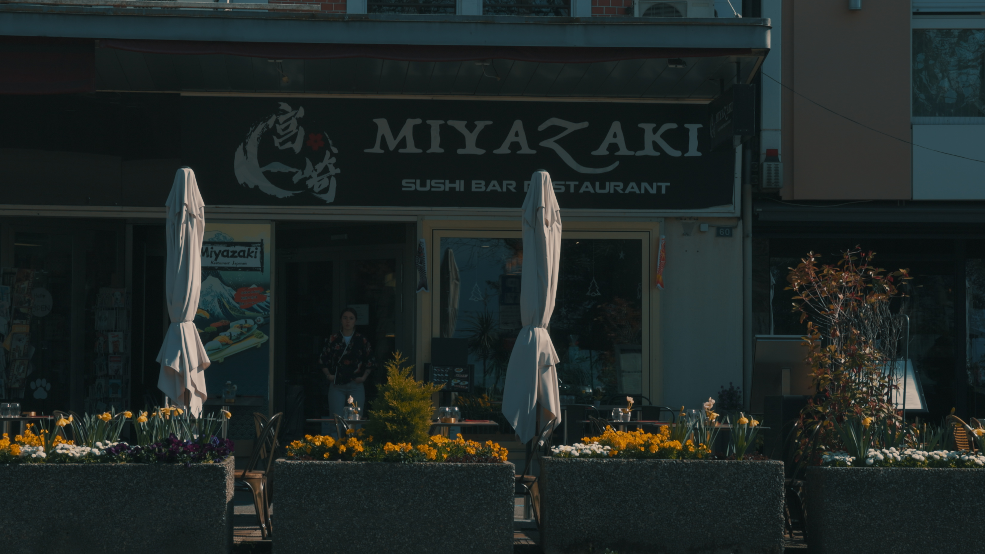 Sushi frais chez Sushi Miyazaki Montreux Ramen maison du restaurant japonais Sushi Miyazaki Tempura croustillant à Montreux Restaurant Sushi Miyazaki – intérieur du restaurant Sashimi frais préparé à la commande